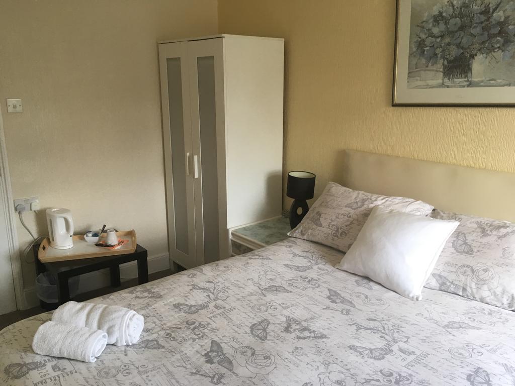 צ'לטנהם Bentons Guest House מראה חיצוני תמונה