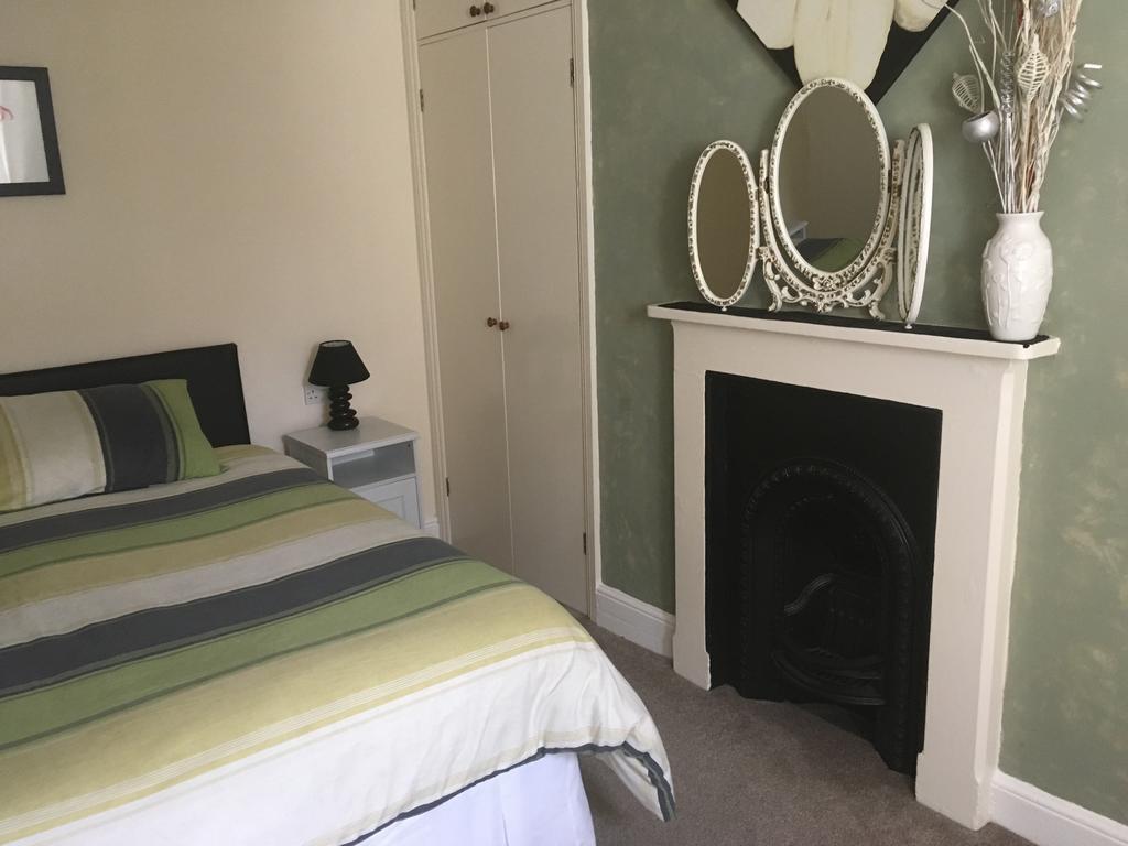 צ'לטנהם Bentons Guest House מראה חיצוני תמונה