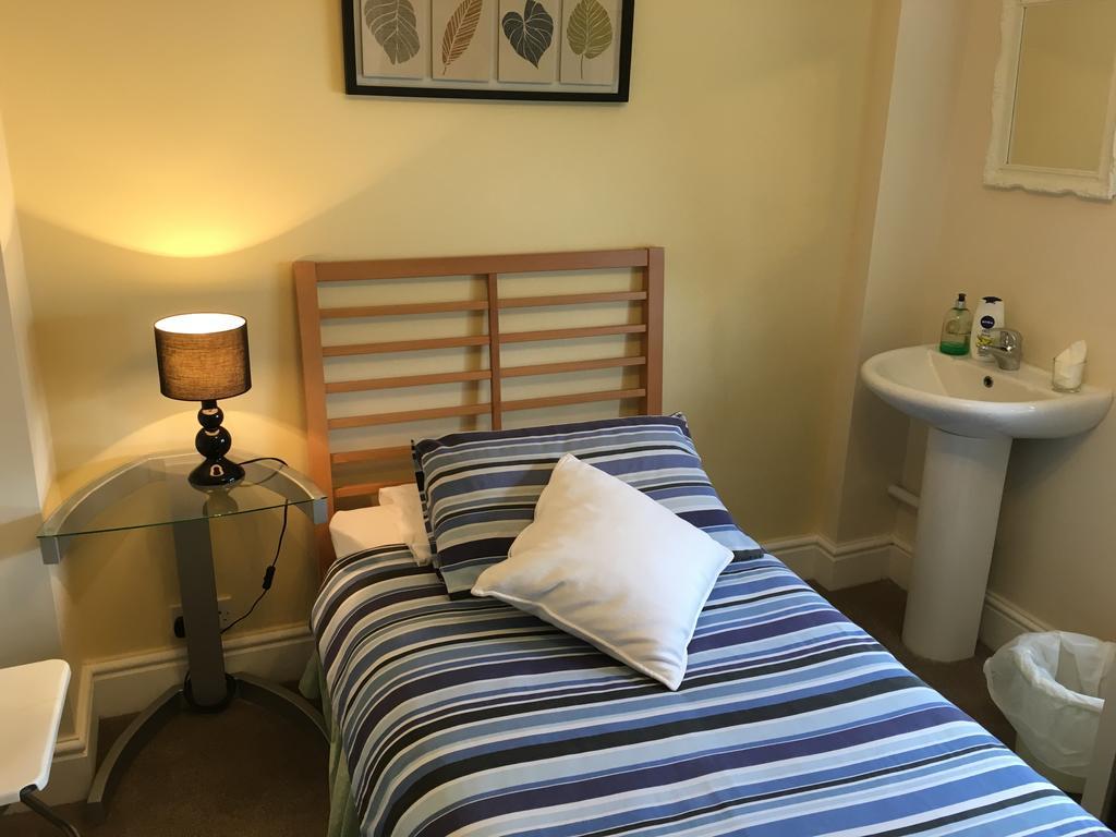 צ'לטנהם Bentons Guest House מראה חיצוני תמונה