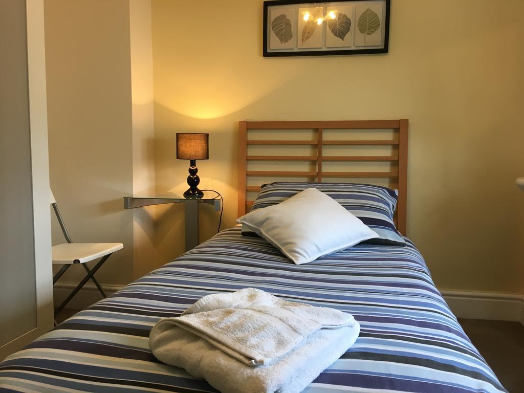 צ'לטנהם Bentons Guest House מראה חיצוני תמונה