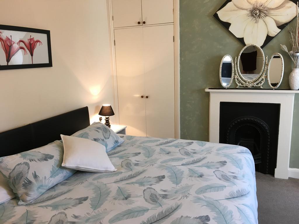 צ'לטנהם Bentons Guest House מראה חיצוני תמונה