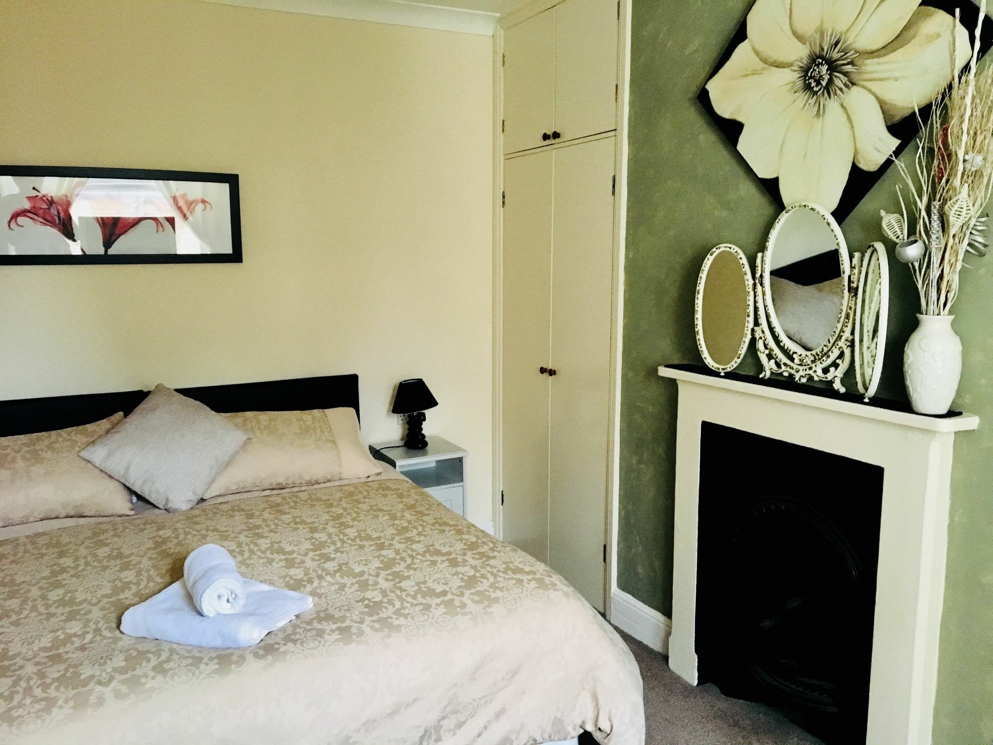 צ'לטנהם Bentons Guest House מראה חיצוני תמונה