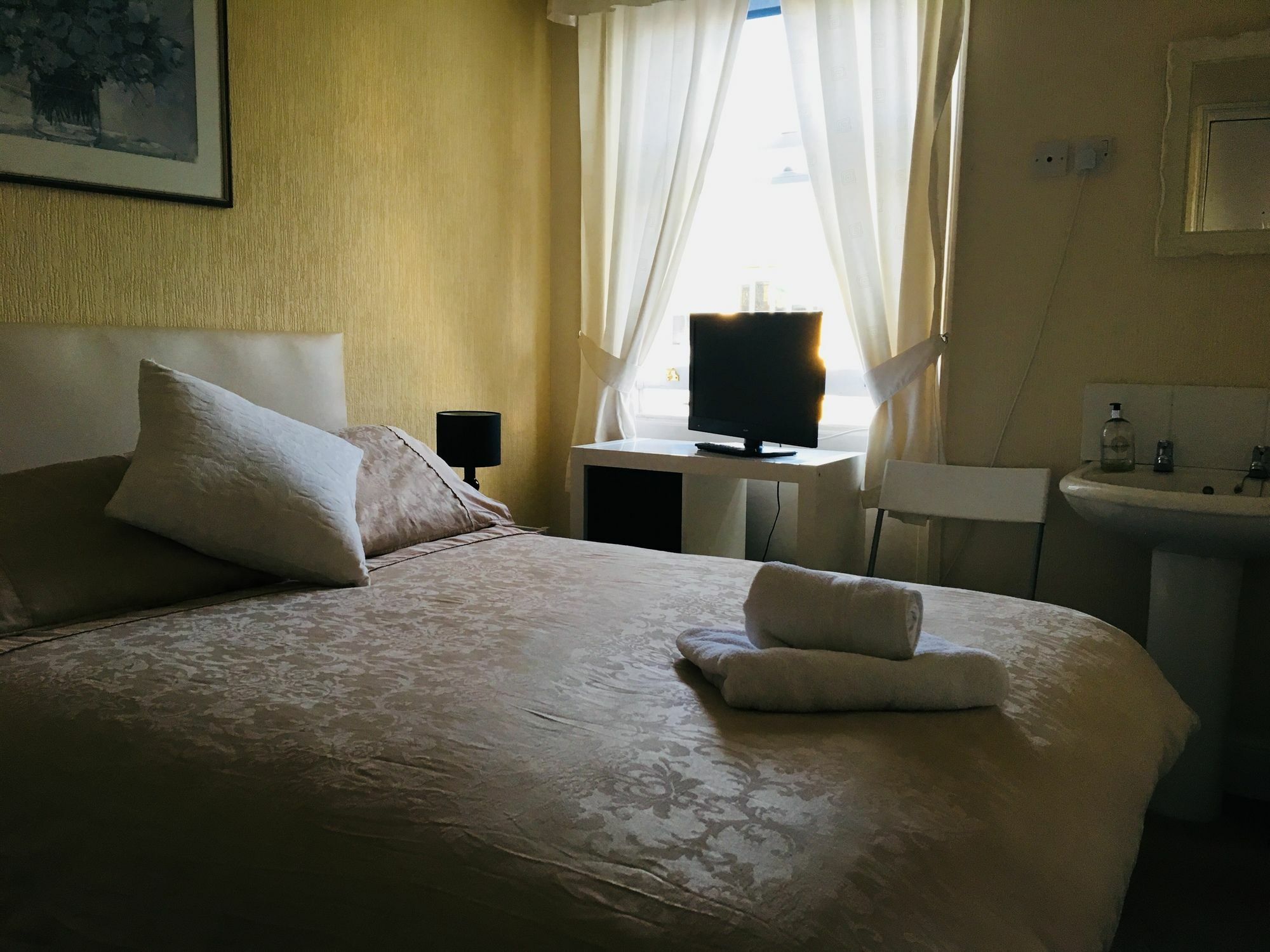 צ'לטנהם Bentons Guest House מראה חיצוני תמונה